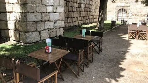 Meson El Lebrel: Sabor casero en el corazón de Mérida, descubre su deliciosa sopa de almendras