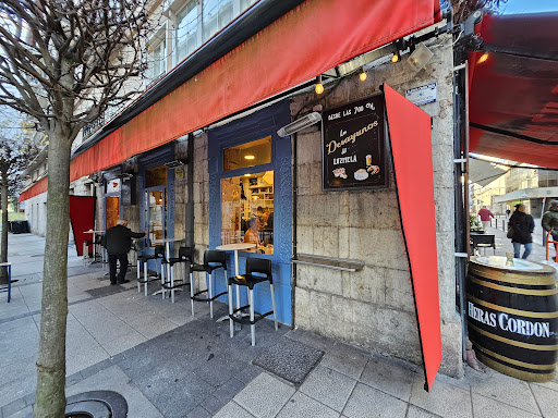 Cafeteria Luzmela Santander: Deléitate con sus famosos pinchos en el corazón de Santander 1 AF1QipN79N6ApPEP7vtXZZJEroUPGf6QFCoXd kNGfk