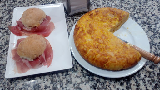 Cafetería Casa Cesar: Un rincón acogedor en Barbadás con delicias caseras 36 AF1QipN7JCO4E IFbiLZbCSDIHstScpw9MyC0ElsyNEd