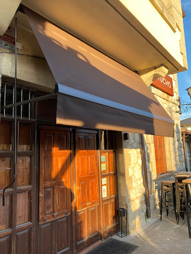 La Tucho: Delicias marinas y ambiente acogedor en Santander 1
