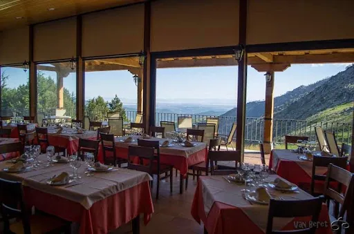 La Parada del Arriero: Encanto familiar y migas exquisitas en el corazón del Puerto del Pico