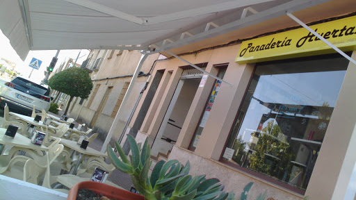 Panaderia Huertas: Un rincón acogedor en Malagón con deliciosos cafés y panes artesanales 1 AF1QipNECh15lZB XF41BnHw rXSFwHY rhbc0nSBfwZ