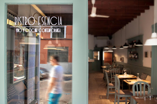 Bistro Esencia: Un refugio gastronómico en Palma con cocina mediterránea única 38 AF1QipNG3WLbjsfsX4MPD32rKepDeqC3e c4UjltVstp