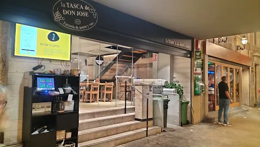 La Tasca de Don José Plaza del Castillo: Un rincón mediterráneo en Pamplona con un servicio excepcional y exquisito jamón