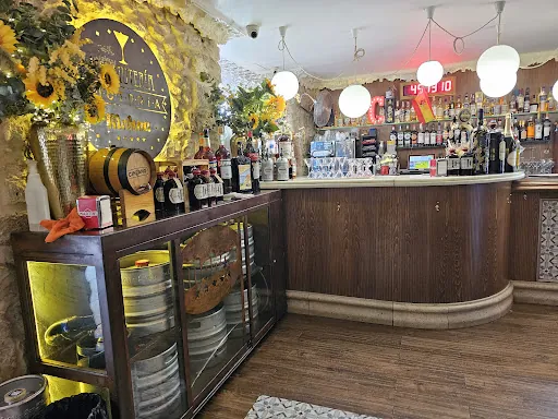 Vermutería Victoria: El rincón burgalés de vermuts y buen ambiente