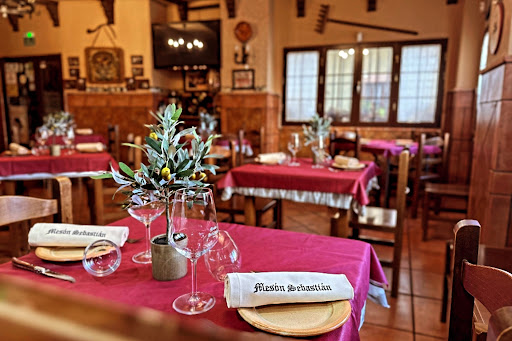 Mesón Sebastián: Comida exquisita y ambiente familiar en Bailén 24