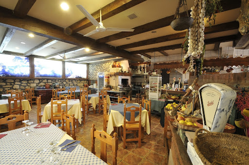 Hospedaje Rural Casa Parri: Delicias caseras en un rincón encantador de Poveda de la Sierra 1 AF1QipNMSwNAJ6ucn5kr7mFLlcZhQXiq5e0q8w7JeHkF