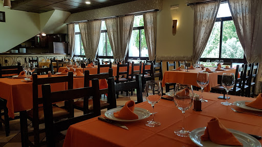 Mesón Fabas: Delicias culinarias en A Peroxa con un entorno acogedor 39 AF1QipNO15c34PNni93K6GOhV1SKHNSYL fFudy3qZtG
