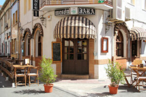 Meson Jara: Un rincón delicioso en Candeleda con cochinillo irresistiblemente sabroso 6 AF1QipNOQtq InE vGguvgglD6Y2mwp xgF6IyCvJkvm