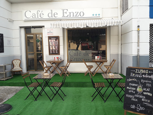 Café de Enzo: Un rincón acogedor en Jerez con sabores auténticos 1