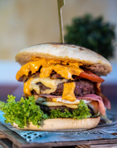 Hamburguesería La Taberna: Sabores únicos junto al mar en El Puerto de Santa María 8 AF1QipNOtx8HNi3dY8qIj6ni4K1PC6LZxUgs297zllJS