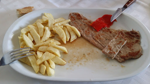 Restaurante El Rancho: Disfruta de la auténtica cocina gallega en un entorno acogedor en Ourense 1