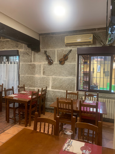 Meson Casa Escola: Sabores europeos en el corazón de Ourense 38 AF1QipNSknVEfFXbmt1Pj2Ggon5zRSiVd0Vcz Fv7IvZ