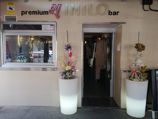 Vinilo premium bar: Sabor auténtico en el corazón de Mocejón 16 AF1QipNWDsI3akjYCb034MifW knfZgzHrS4VhtAgdX7