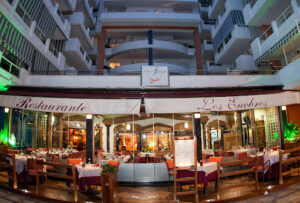 Los Enebros: Sabores mediterráneos en el corazón de Fuengirola 6 AF1QipNX5t298RtasIKNY14hf1pMQdvbNv4RSIwsuih6