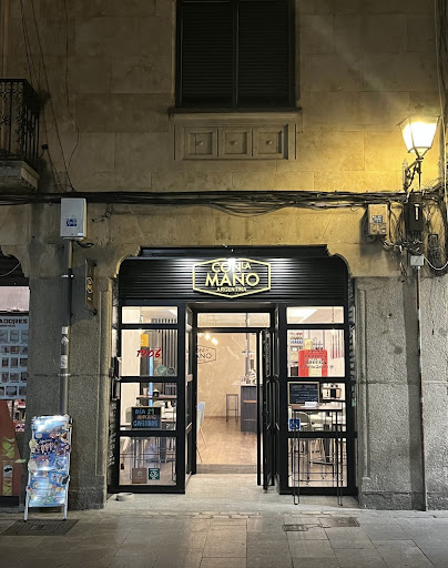 Con la Mano - Empanadas Argentinas - Elaboracion Propia: Auténticas empanadas argentinas en el corazón de Salamanca 40 AF1QipNaHJGffA8 8 zcdDYefEdh1RHwyh5noo3GTcQ