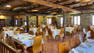 Mesón la Piedra Restaurante: Sabor auténtico en Bembibre con su famosa cecina 9 AF1QipNb8RaH3vO CzhSsBkQ5NOy5BCReMlMLZHcwUs7