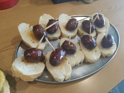 Bar El Reloj: Un rincón acogedor en Brihuega con tapas irresistibles