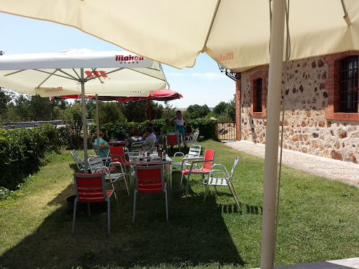 A. Manrique: Auténtico cordero asado en un acogedor rincón de Sotosalbos 17 AF1QipNckFH8EpJTYu7DSlqkBAWmd2KPKbGqnwzAffTL