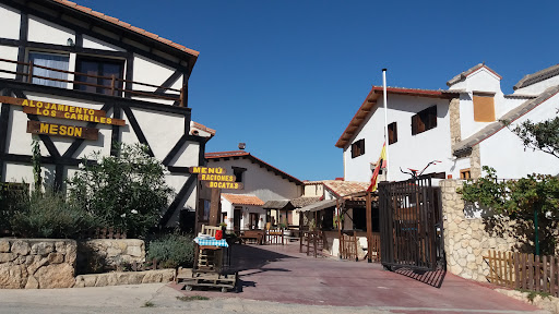 Meson Los Carriles: Un rincón gastronómico en Enguídanos, ¡prueba su famoso rabo! 1 AF1QipNib5mRd9bG9KICuHowfKp6C06yc03c9ZFK4tLQ