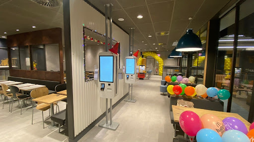 McDonald's - Universidad: Sabor único junto a la universidad en Ourense 1 AF1QipNijo qFb5arvWZN1VrbIEsbYPgsHaFQGRLA6ol