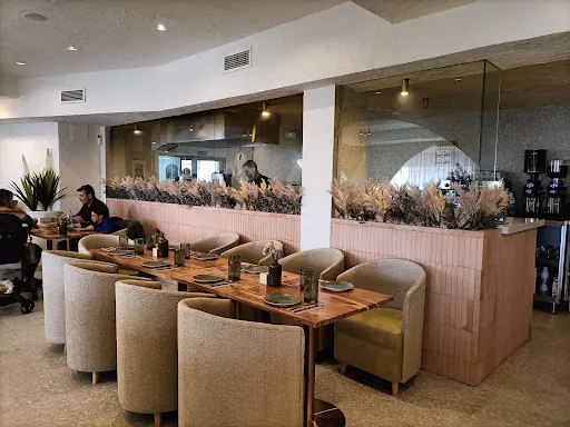 Bury Restaurante: Sabores auténticos en el corazón de Lopera