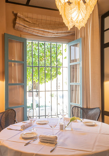 Restaurante Azahar: Deléitate con sabores del Mediterráneo en Sevilla 1 AF1QipNl4des1AeIqySqQuNzjHWmlDo30vFAzeNt3gMg