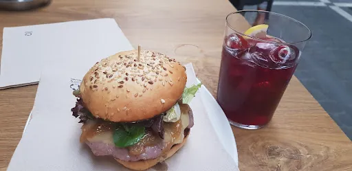 Querejeta Ramirez Inigo y Zabaleta Erasun Bakartxo S.cv.: Delicias en el corazón de Pamplona con un ambiente acogedor