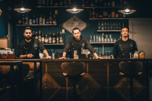 3 onzas Cocktail Bar: Disfruta cócteles únicos en el corazón de Granada 8 AF1QipNmR4UpPGcRAQQnrsEfBNb 8E5OAsB029v2uHYe
