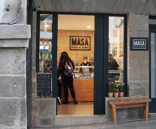 Masa - Pizza al Corte: Pizzas crujientes en el corazón de Santiago 1 AF1QipNn5uxph u4LavwxN 5 WofdRB0wQEqUrotaYc4