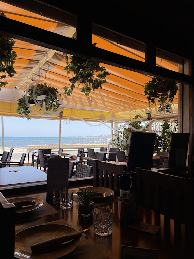 Claro de Luna: Sabor irresistible y ensaladas frente al mar 1 AF1QipNnGdJT0t lJUjfjnNa28AtC3qqMXY6Q7Ulaug