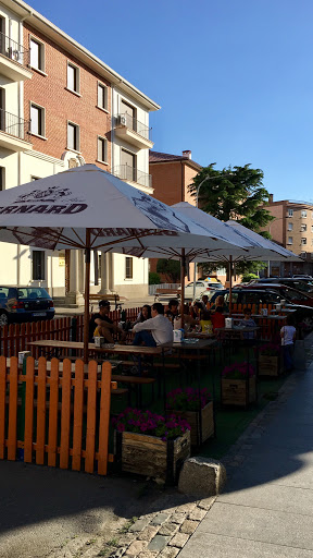 Cervecería La Barraca: Deléitate con sus tapas y cervezas artesanas en Ávila 1 AF1QipNow20iiGYOujIcoV9VBNay9HsSE7c8DAomkolf