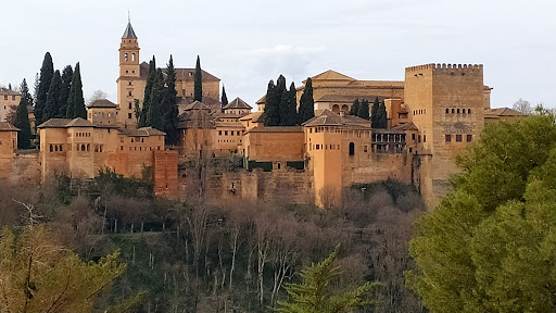 <strong>Puerta de la Alhambra SL.: Sabores mediterráneos en el corazón de Granada</strong> 27 AF1QipNpXaX9qYJOLUGehEmcHtAqoEMiX1KMPXJ9ONQ
