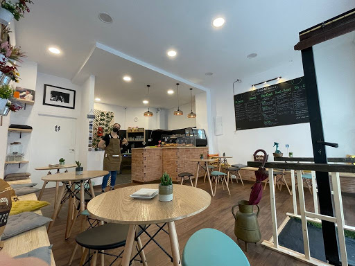 EsCafé: El sabor de San Sebastián con encanto junto a la playa 1 AF1QipNqyGSzVyJHF0fjvv5uZPD Qs17umyLTvr gpAM