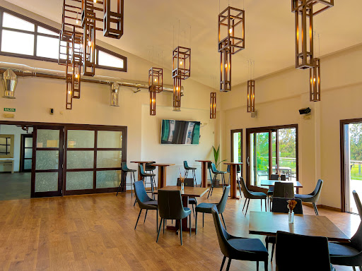 Ménade Restaurante: Sabores únicos en el corazón de Baviera Golf 25