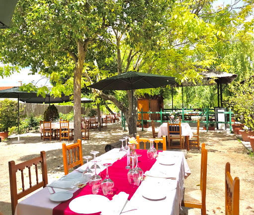 Restaurante Granja Escuela EL CASTILLO de Piñar: Sabores auténticos en un entorno familiar y natural 1