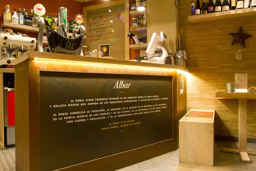 Albar – Bar Tienda: Sabores auténticos en el corazón de Oviedo