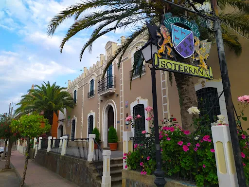 Restaurante Soterraña: Sabores mediterráneos en un rincón acogedor de Madroñera