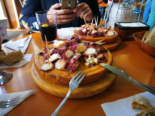 Café Bar Luchana: Un rincón acogedor en Ourense con sabor auténtico 1 AF1QipNud9v9i