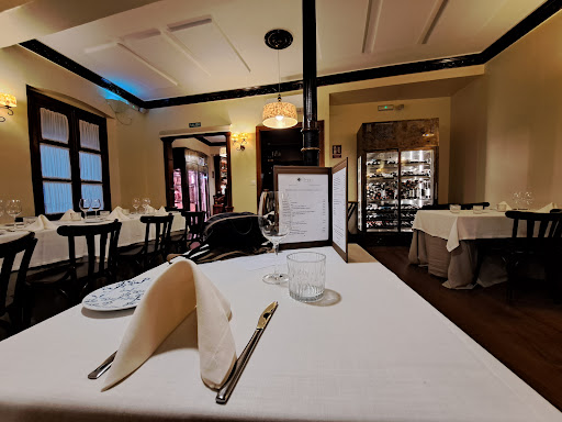 Restaurante Almirez de Francisco Álvarez: Sabores auténticos en el corazón de El Barco de Ávila 1