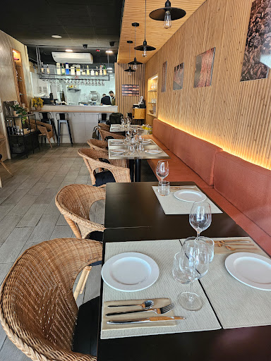 Calmista Restaurant: Sabores únicos en el corazón de Terrassa 1 AF1QipNw8RPkpNFHO2pPsBLY5twvXzgQF9lXcg2XcILf
