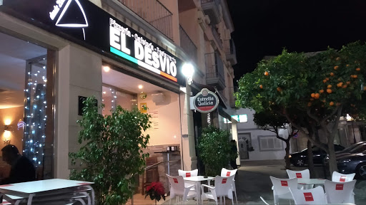 Pizzeria restaurante el desvio: Deliciosas pizzas en el corazón de Turre 1