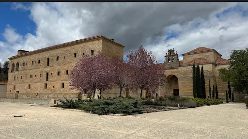 Hospederia Convento San Francisco: Sabores auténticos en un rincón acogedor de Silos