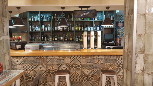Bar Cafeteria La Odisea: Sabores únicos en Venta de Baños 1