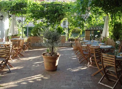 La Cantina de Diego: Sabores auténticos en el corazón de Monachil