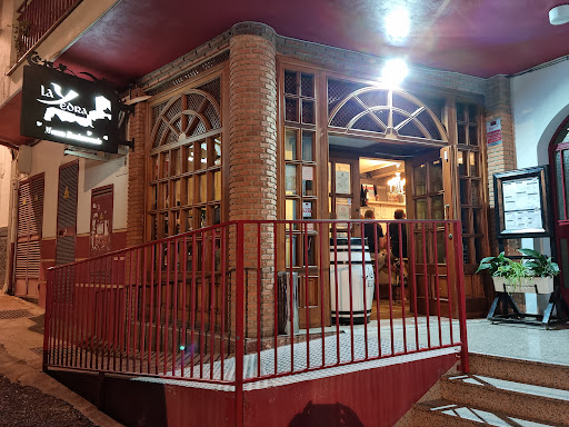 Restaurante La Yedra: Deliciosas tapas en un entorno acogedor en Cazorla 16 AF1QipO0Sl7ojkbfsy1DAmrZ1U6NP5tf81XTUYuMNqAq