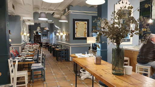 La Taberna del Herrero: Encanto, buen ambiente y queso delicioso en Santander 1