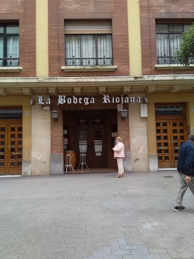 La Bodega Riojana: Sabores asturianos en un ambiente acogedor 59 AF1QipO1LGkmn6LkJzh1QiBcQMQJyMhBJea5VQ3mtLtL