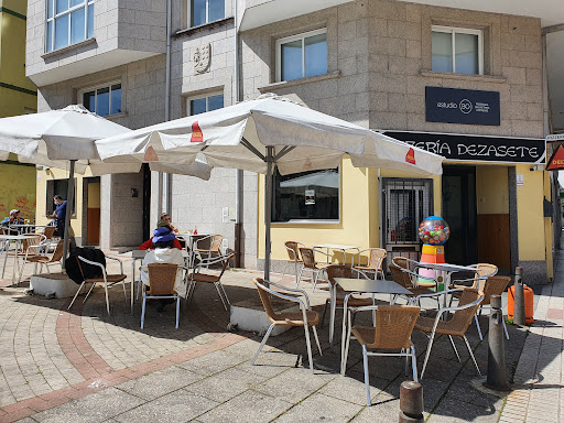 Pizzeria Dezasete: Deliciosas pizzas en un acogedor rincón de Sarria 56 AF1QipO20hZMoPvSf 6Ob9soSUGD78Zc1KFqQ09B7H b