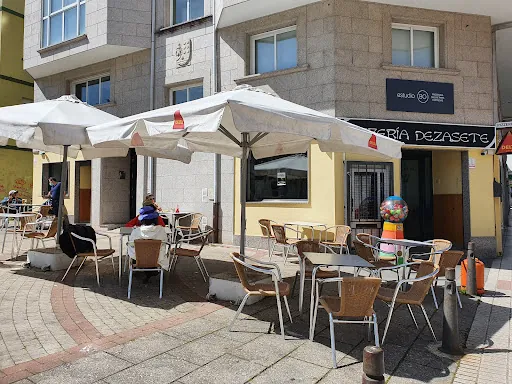 Pizzeria Dezasete: Deliciosas pizzas en un acogedor rincón de Sarria 1 Pizzeria Dezasete: Deliciosas pizzas en un acogedor rincón de Sarria